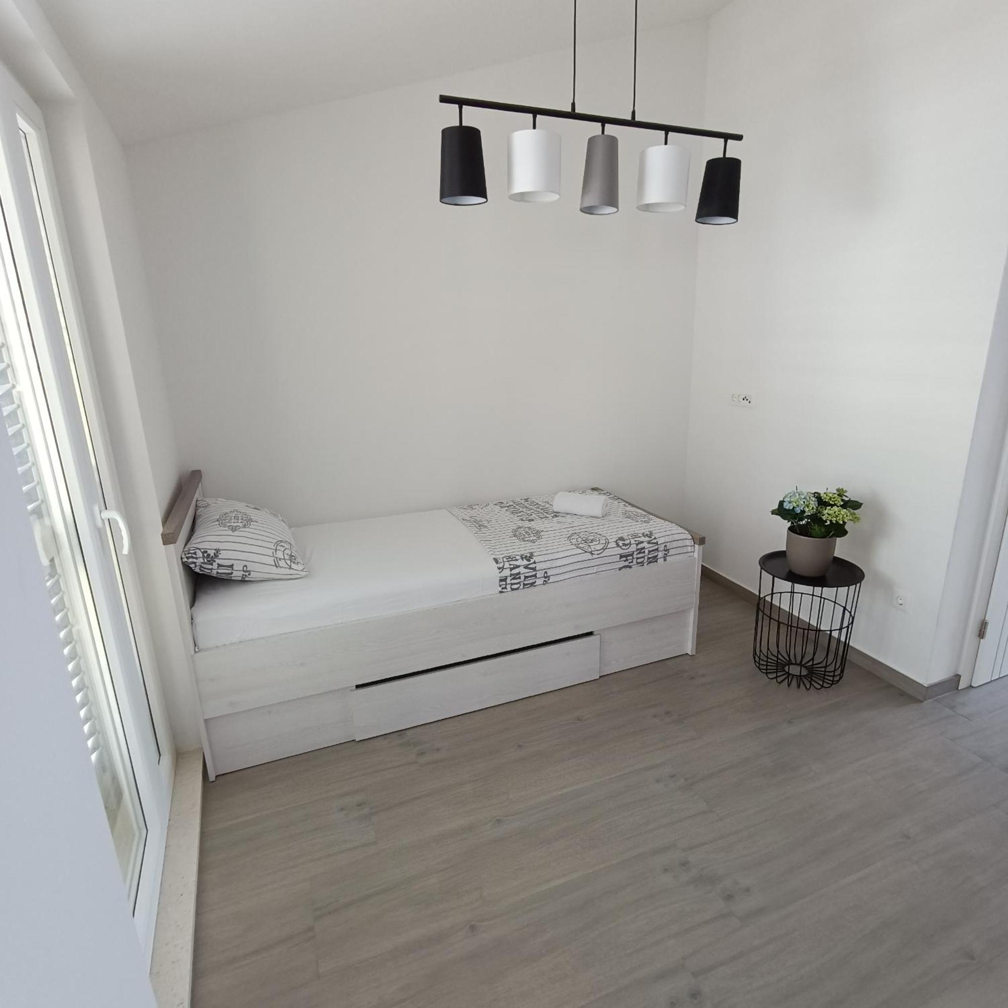 Apartmani Kristijan Igrane Exterior foto